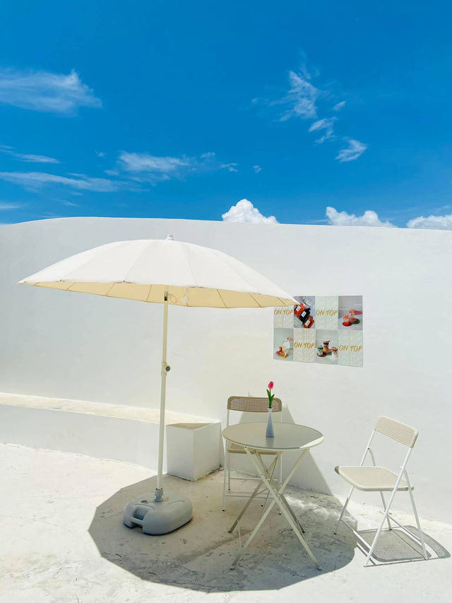 On Top Cafe & Bar 