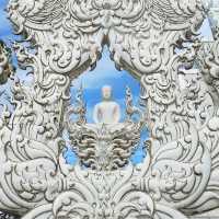 ✨🏯 *Wat Rong Khun: The Surreal White Temple of Chiang Rai* 🕊️🎨
