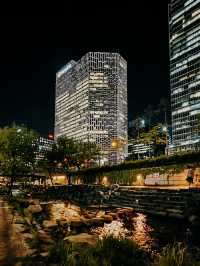 Cheonggyecheon at night