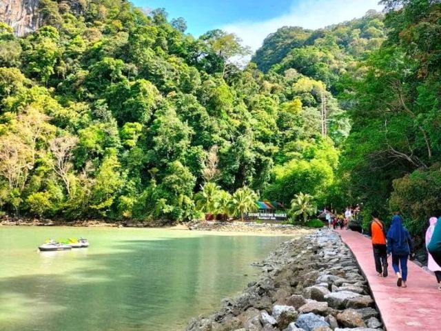 Legend in the Lake: Explore the Mystical Pulau Dayang Bunting in Langkawi Legend in the Lake: Explore the Mystical Pulau Dayang Bunting in Langkawi