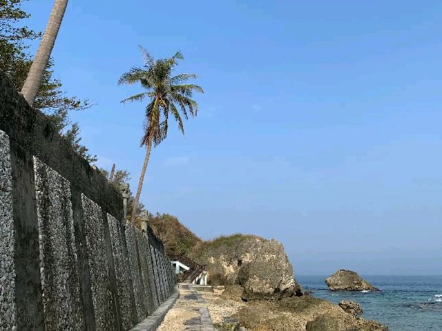 🌊 小琉球地標打卡｜花瓶岩 Vase Rock，一秒認出的奇岩守門員！