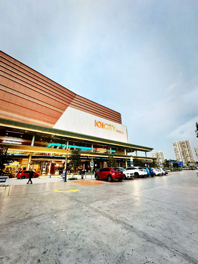 夜風と光が奏でる癒しの散歩道！IOI City MallのThe Symphony Walk Eastへ