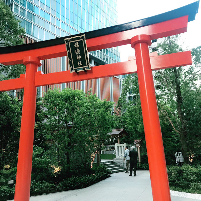 ⛩️日本橋: ビジネス街のまんなか当たる神社として知られる福徳神社芽吹稲荷 へ ⛩️日本橋: ビジネス街のまんなか当たる神社として知られる福徳神社芽吹稲荷 へ