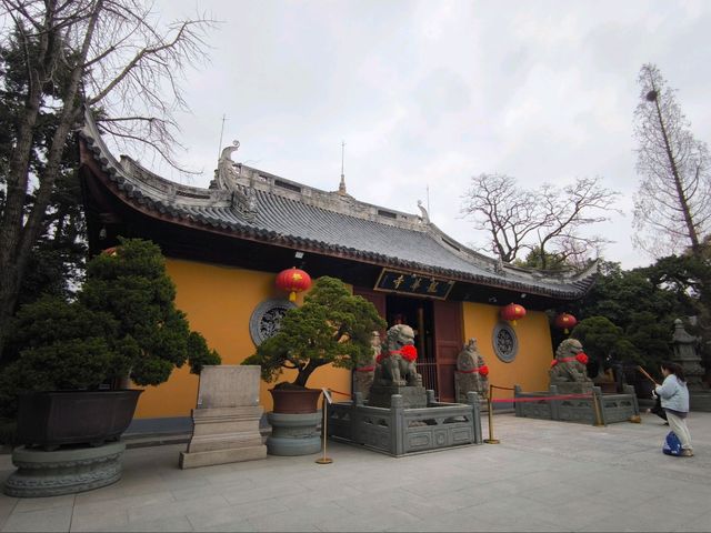 Longhua Temple 