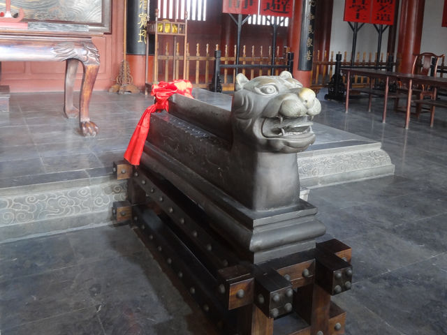 The Echo of the Gavel: The Spirit of Northern Song Law Frozen Under the 'Upright and Honest' Plaque