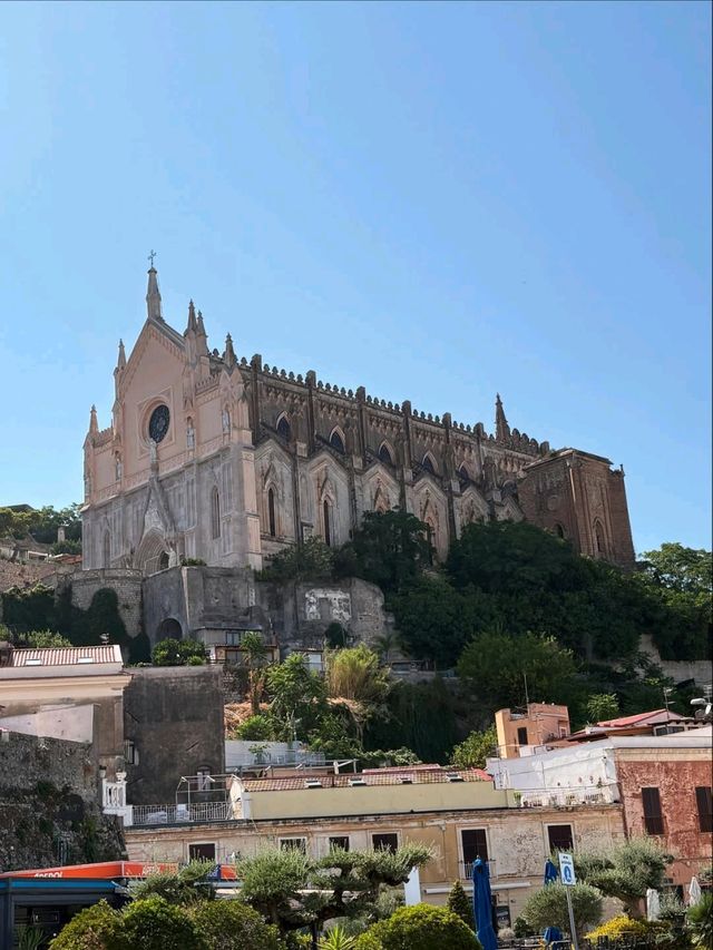 Exploring the Dramatic Montagna Spaccata in Gaeta Exploring the Dramatic Montagna Spaccata in Gaeta