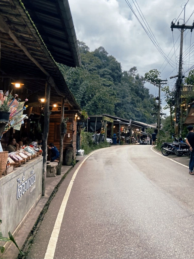 หมู่บ้านแม่กำปอง