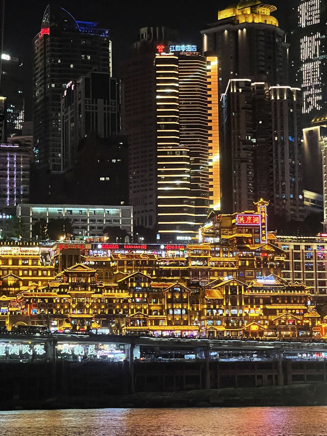 🏙️✨ “ฉงชิ่ง” (重庆) เมืองภูเขาที่ไม่เคยหลับ 🌉🔥