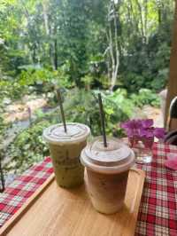 ProudProudProud คาเฟ่แม่กำปอง 🌳🌸