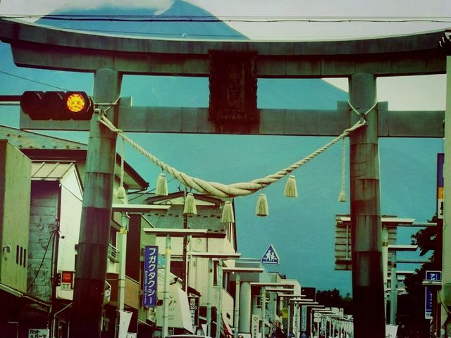 Kanadorii（金鳥居）──神秘壯麗的傳統象徵