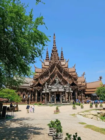 今年令我最震撼的地方：芭堤雅真理寺