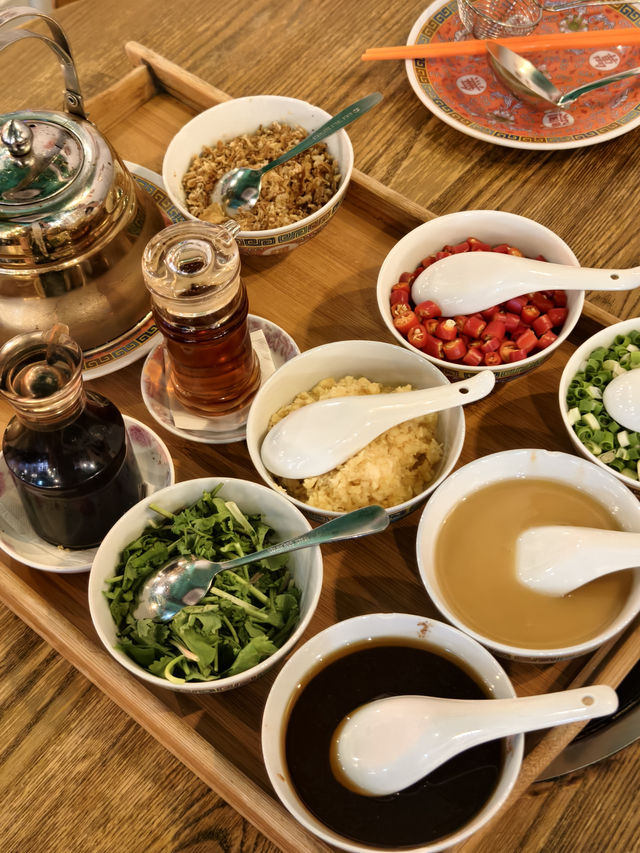 七十年代風裝修火鍋店，抵食二人套餐