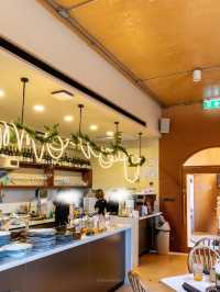 Ember Cafe & Wine: คาเฟ่สีอิฐย่านพระราม 9 🌋