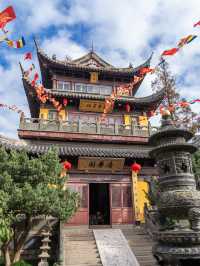 A Quiet Temple Moment in the Middle of Zhujiajiao 🕯️