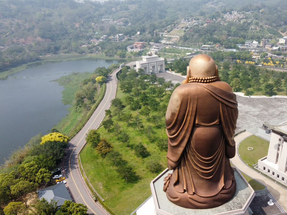 世界最大の弥勒仏-笑顔で人々をお出迎え。 | Trip.com 台湾