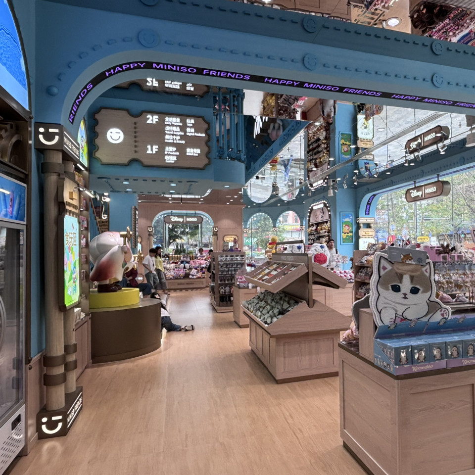 深セン「MINISO FRIENDS」映えスポットガイド！2階建てのキャラクター