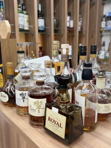 THE VINTAGE STOCK TOKYO — A paradise for vintage alcohol