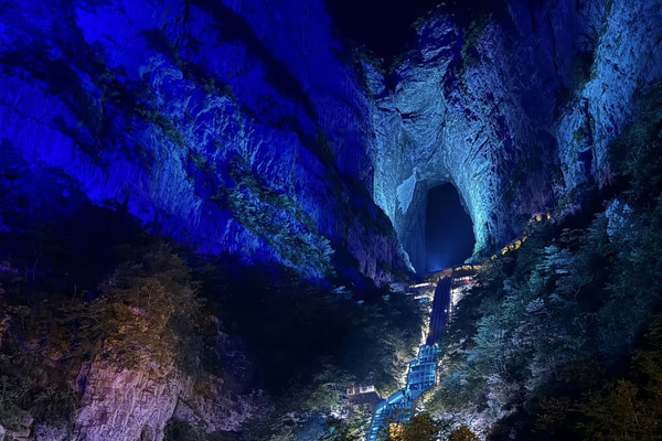 天国への扉に続く999段の階段！「天門山（Tianmen Mountain）」で仙界