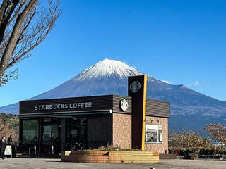 Starbucks photo spot at Mount Fuji 🇯🇵