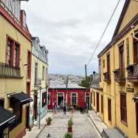 🌈 Explore the Vibrant City of Valparaíso, Chile! 🇨🇱✨