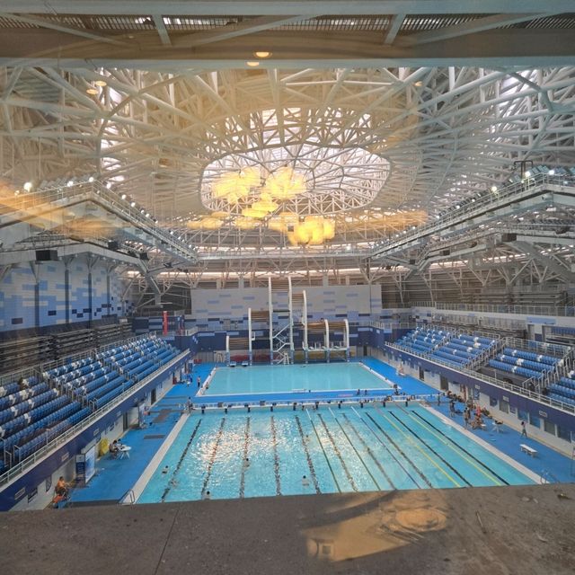 Restaurant inside a Summing Pool