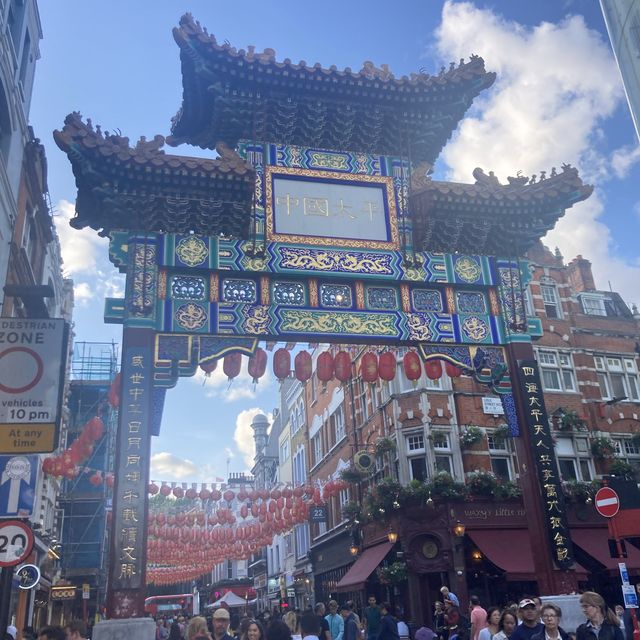 Walking from Bank Station to China Town