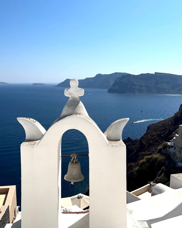 The splendor of Santorini: a Greek island oasis