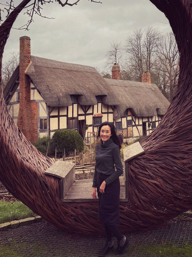 A Day in Stratford-upon-Avon – Walking in the Footsteps of Shakespeare! 🎭📖