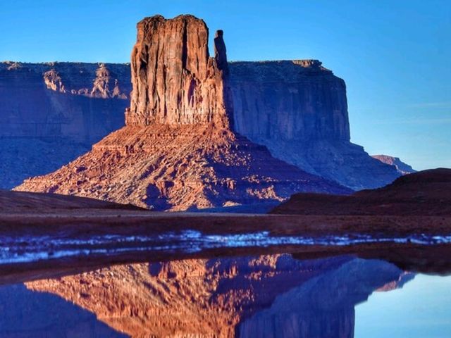 Enjoy the stunning nature of Monument Valley at Arizona-Utah state line!
