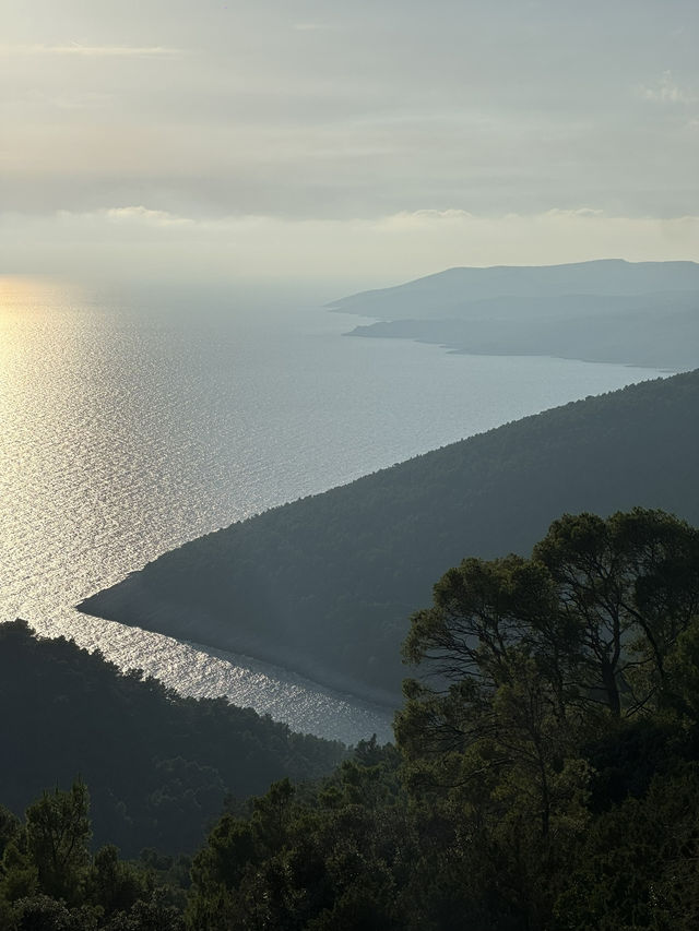 Where to Eat in Vela Pržina Beach: A Perfect Mediterranean Day