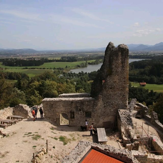 🏰🌄 “Whispers in the Hills: My Serene Visit to Zovnek Castle” ✨🕊️