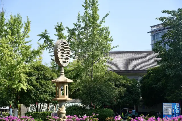 In the small city of Yichun, Jiangxi, there lies a century-old ancient well