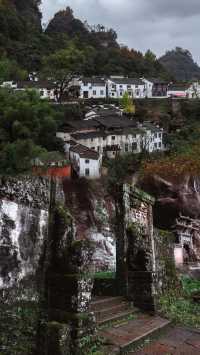 被夾在石頭縫裡的道教勝地，江南第一名山