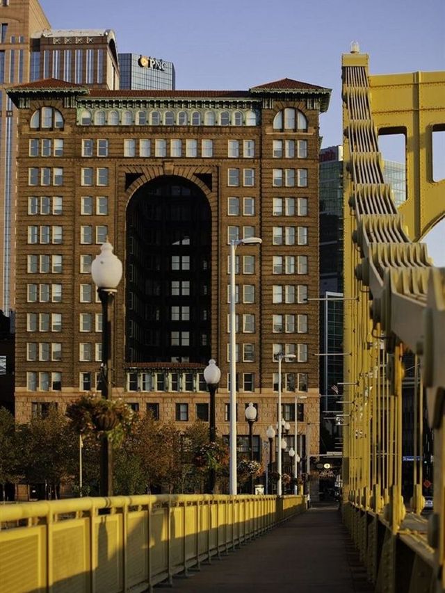 🌟 Pittsburgh's Hidden Gem: Renaissance Hotel! 🏨✨