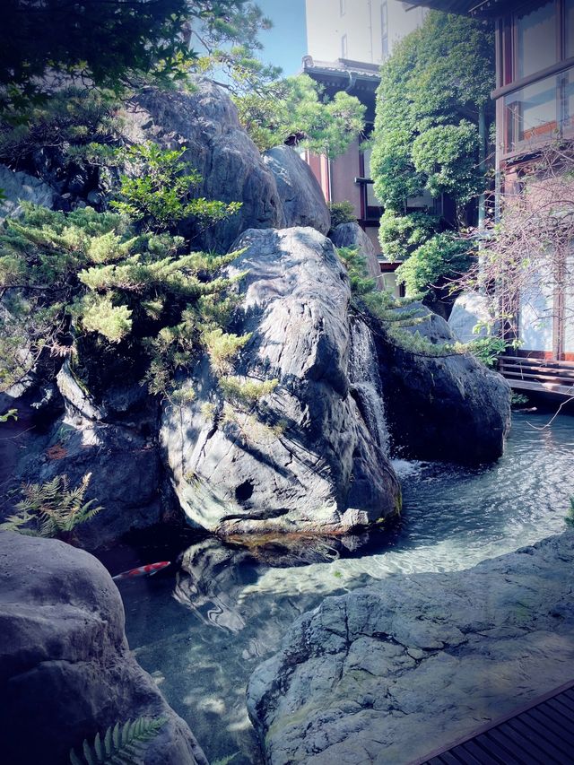 石和溫泉鄉的秘密花園：豪華住宿與地道美食的完美邂逅。