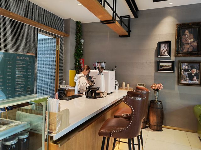 環魯自駕遊丨喆啡酒店。