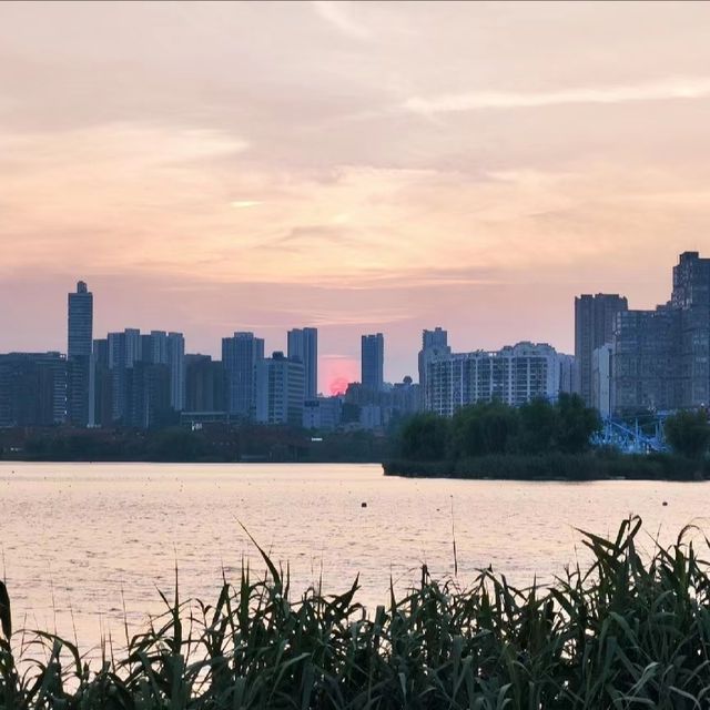 長沙西湖公園的日落。