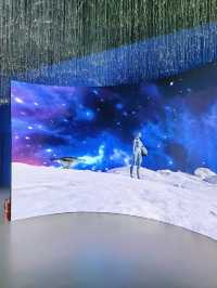 跟隨俄羅斯女藝術家，成為宇宙的女主角！