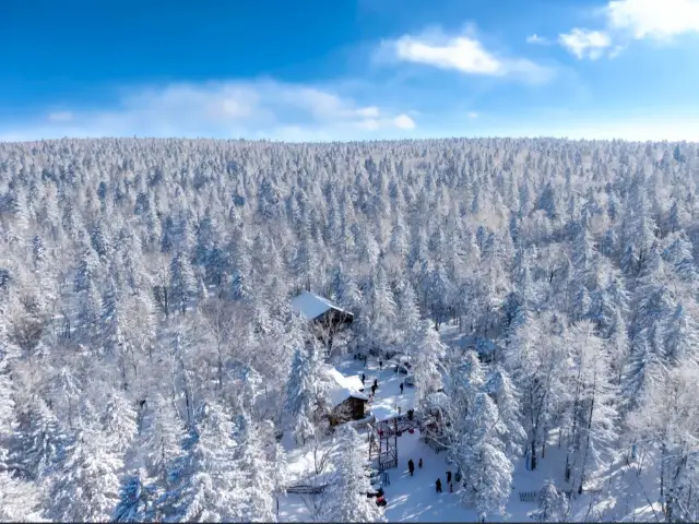 Laolike Lake: A Dreamy Place of Ice and Snow