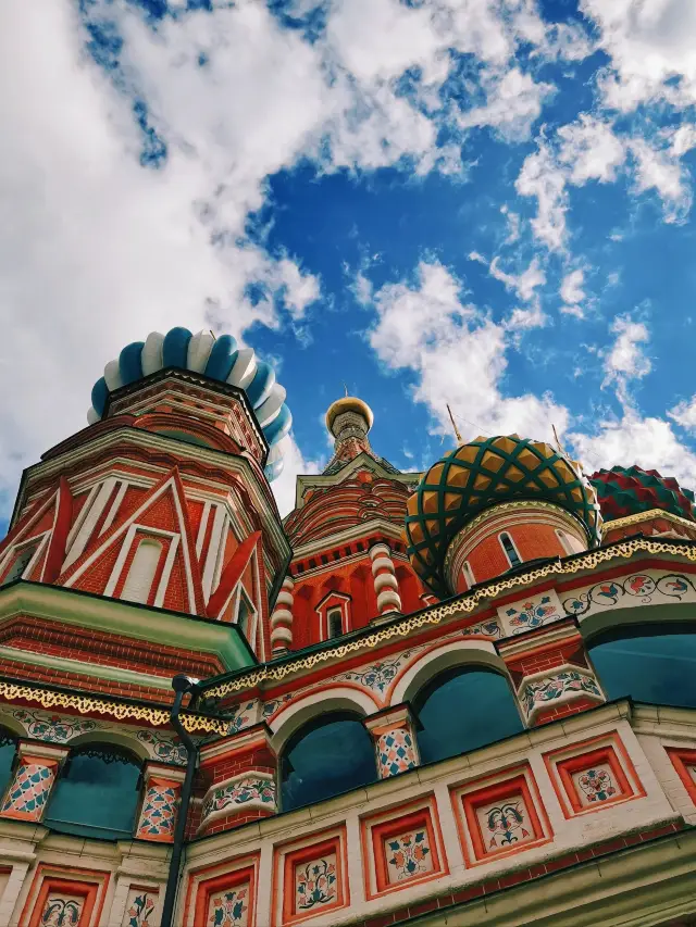 A short holiday is coming soon, and the beauty of Russia awaits you.
