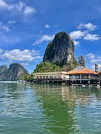 Exploring the floating village!