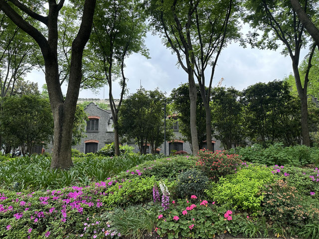 輔德里公園—疊石瀑布、杜鵑花海