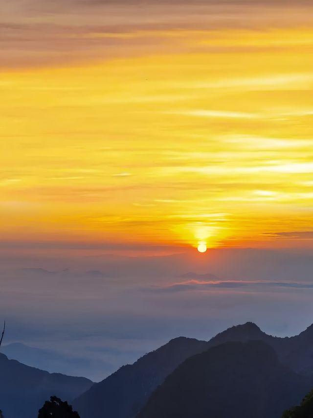 帶上最愛的人，到陰那山觀雲海日出！