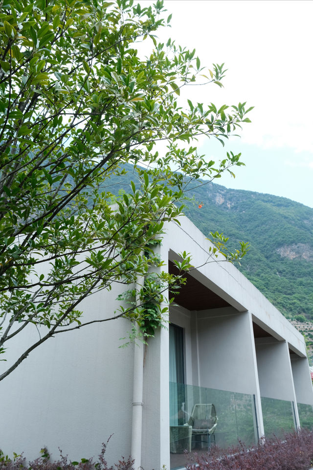 湖北絕美水上公路，山間吸氧