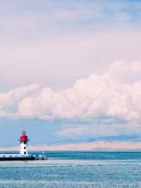 #最美青海湖  青海湖是中國最大的內陸鹹水湖，被譽為「高原藍寶石」，每年吸引無數遊客前來打卡。無論是