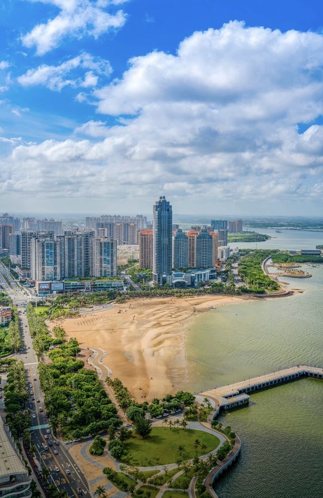 湛江金沙灣 不用離開城市，就能擁抱陽光沙灘！ 1.5公里濱海步道，椰林樹影，適合散步/騎行  沿途設