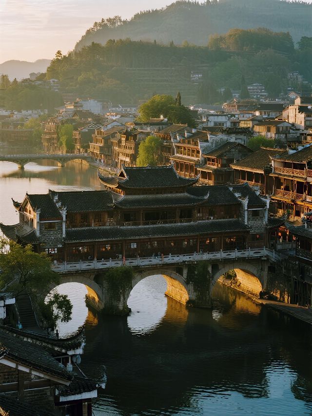 鳳凰古城：煙雨江南邂逅千年浪漫！