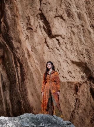 This wild natural sinkhole in Jiangxi is amazing! Free cave adventure shots anytime!