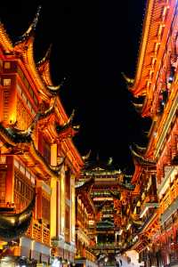 外灘與城隍廟：一場燈火裡的上海夢