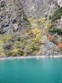 11月松坪溝美到窒息！彩林映碧水，一天才花130元！